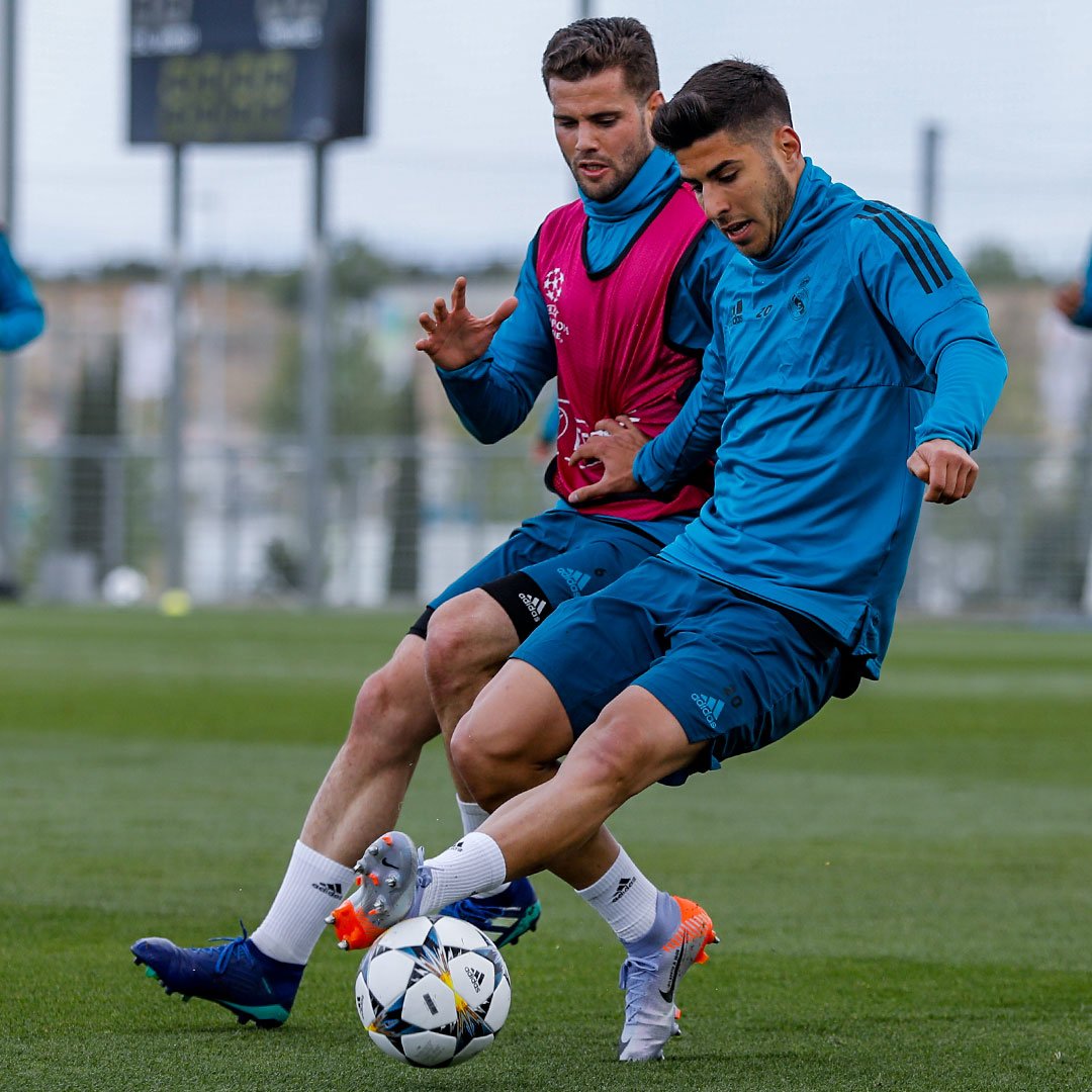 realmadrid's tweet photo. 👊¡Listos!
#APorLa13 https://t.co/g1mNqvpzRm