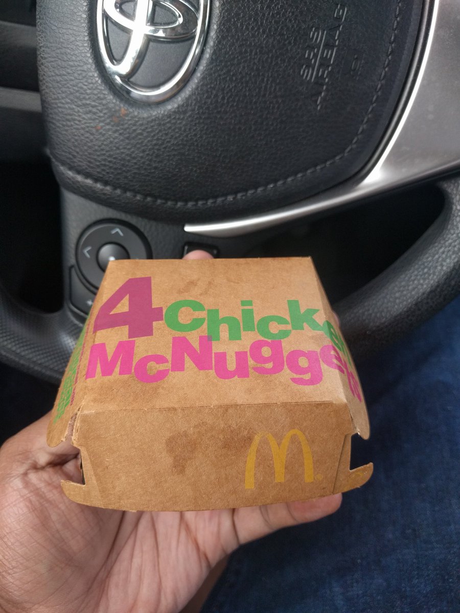 Reddylive's tweet photo. This is what @McDonalds serves you when you place an order for McNuggets. #neveragainMcDonalds @Wendys @BurgerKing @ChickfilA https://t.co/uoBwJkR3Da