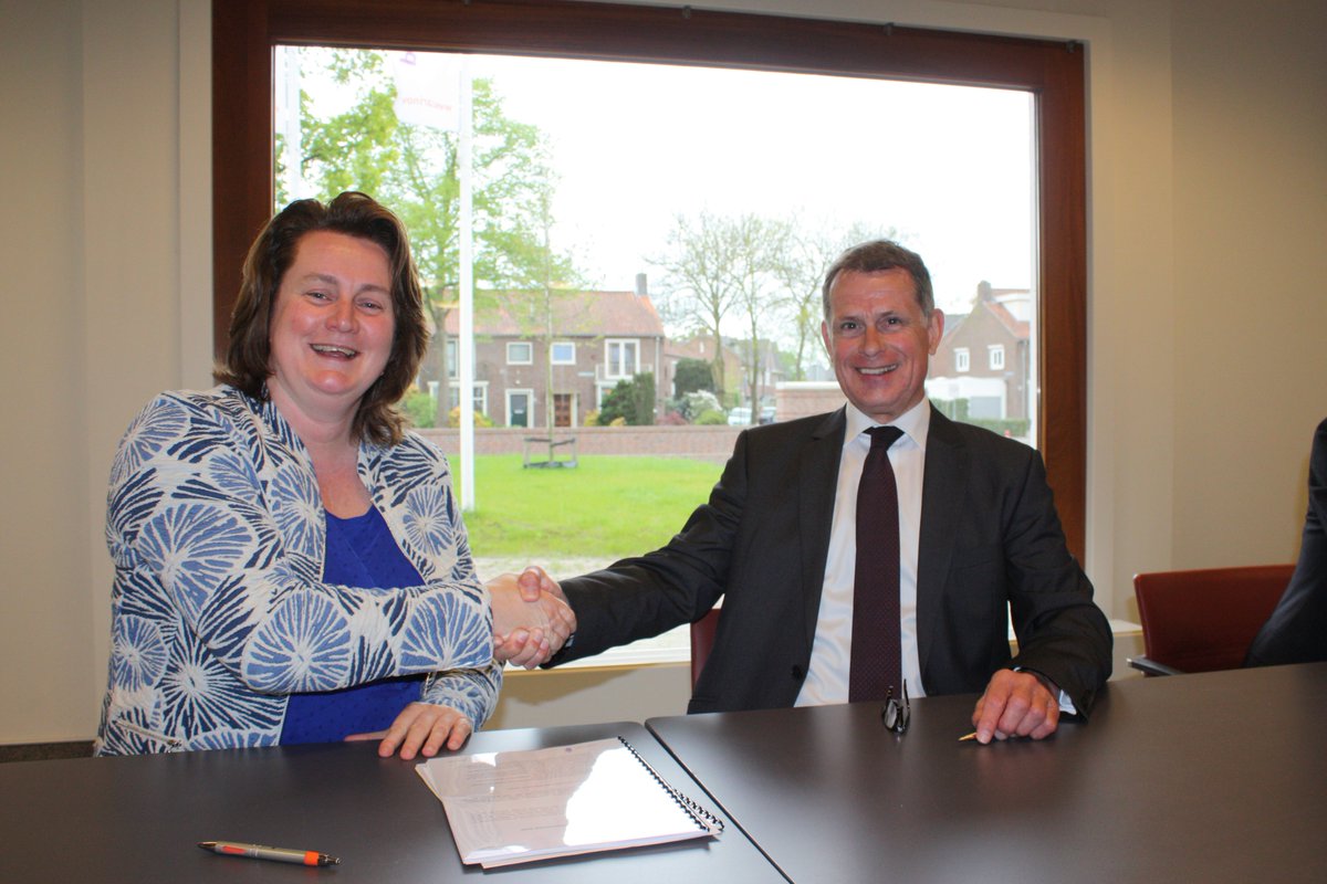 GrunstraGroep's tweet photo. Op donderdag 26-04-2018 werd de transactie m.b.t. de ontwikkeling van de St. Jozeflocatie in Deventer formeel bezegeld door Carinova en Nijhuis Bouw. Grunstra Bouwingenieurs heeft de uitvraag inhoudelijk en procesmatig mogen begeleiden, samen met de juristen van Kienhuis Hoving. https://t.co/s9PoWtO4tV