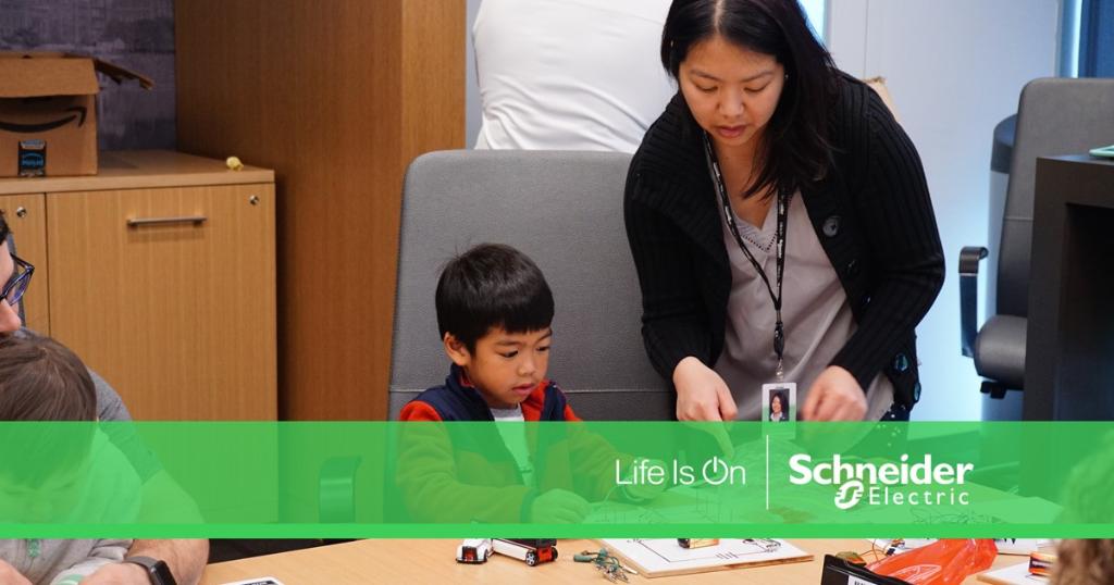SE_Careers's tweet photo. We recently celebrated #TakeYourChildToWorkDay at @SchneiderNA! Our #SEGreatPeople had a wonderful time with our special visitors. #SERVICEFORCE #LifeIsOn More photos on our instagram: https://t.co/5CdQMmmr5x https://t.co/h4QE84qwnY
