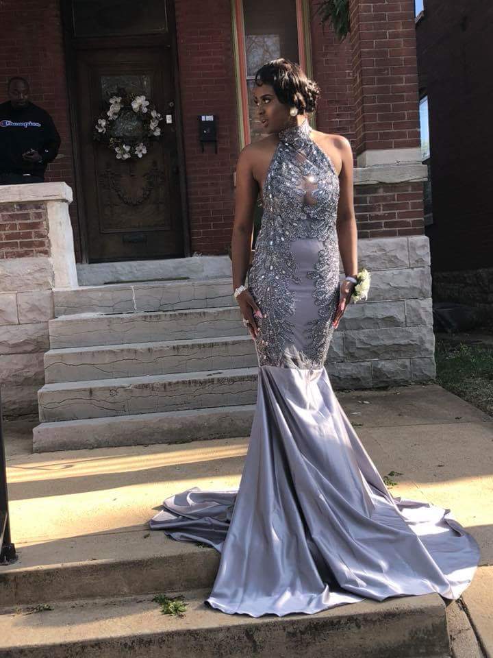 LaShonda_QL's tweet photo. My beautiful daughter headed to Prom! https://t.co/zbL2rcWdVh