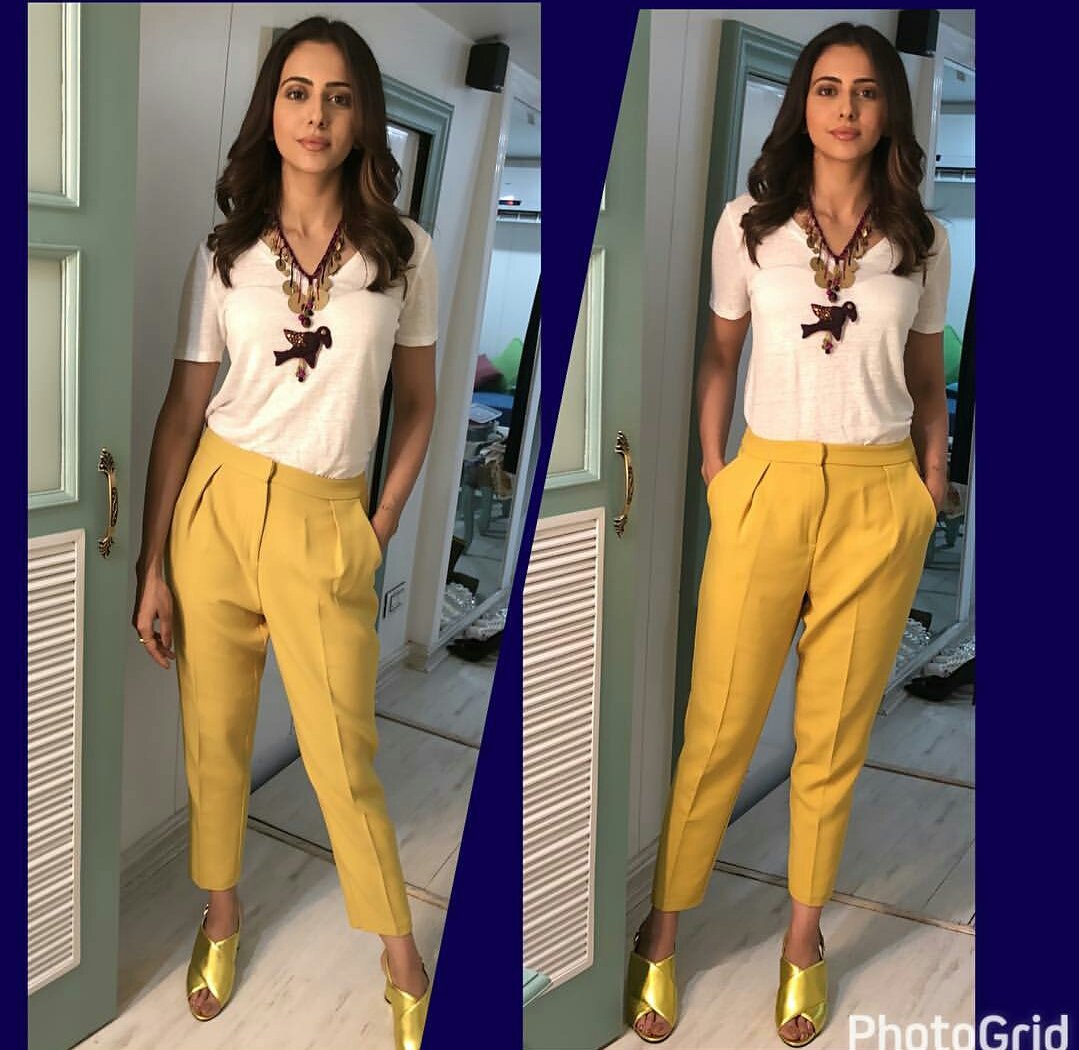 Madhu__Prabhas's tweet photo. Good Evening Darlings...💕💕💕💕
My Cute 💞 @Rakulpreet 🙏💞
Latest Ubber Cool Awesome Pic
For #Ometra Movie Premiere
Woow Superb Lovely Style❤👌👌 https://t.co/7562ky1J1N