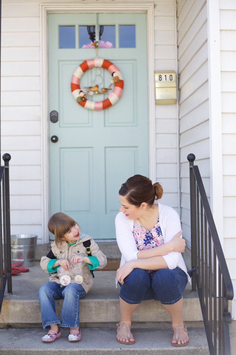 JuliaFKeyes's tweet image. A simple greeting is a big step toward being a good neighbor. #lifetips #REtips  cpix.me/a/45036990