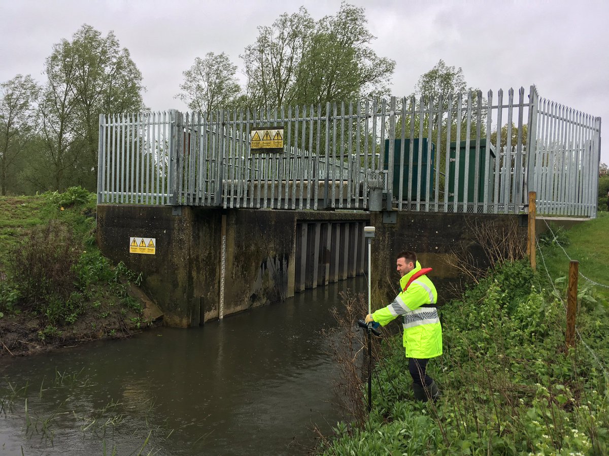 EnvAgencyAnglia's tweet photo. Our teams are braving this miserable weather today to test river levels and inspect our structures all over the region. Here they are checking the Gipping reservoir earlier today following the heavy rainfall #floodaware https://t.co/U7kZVYIBj7