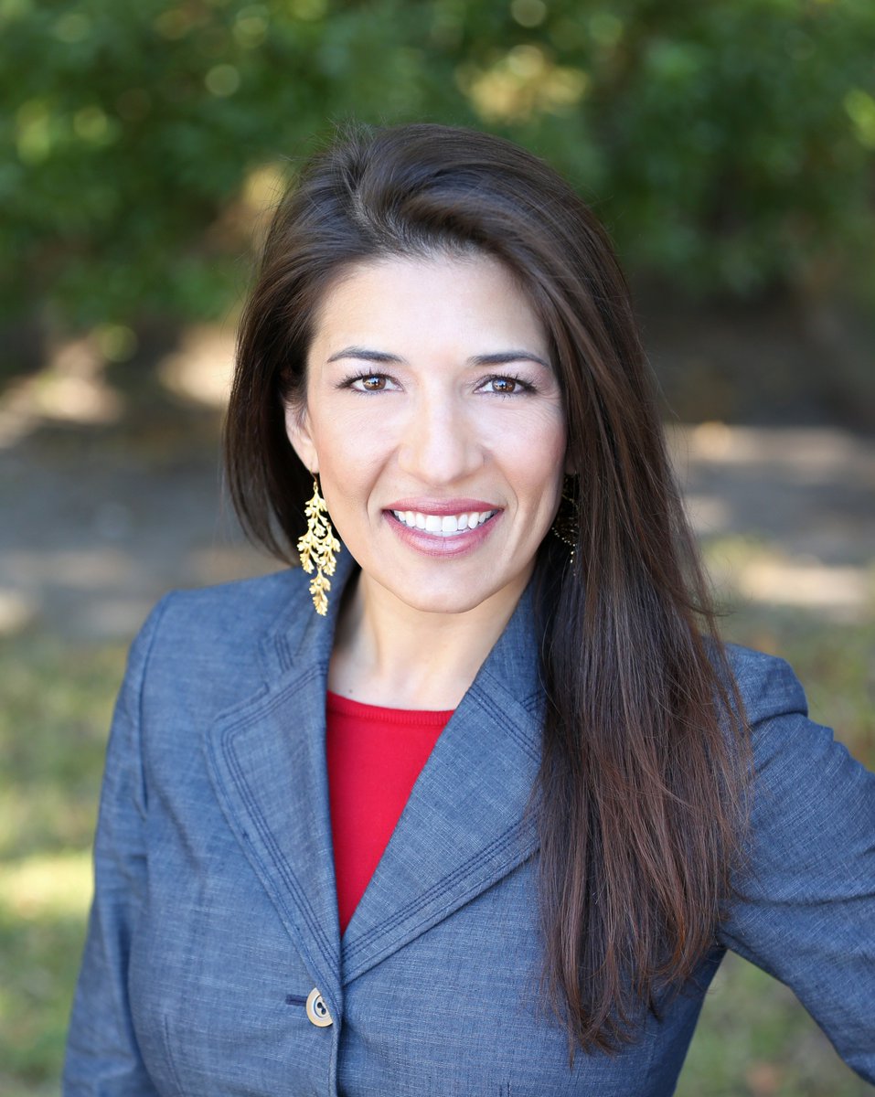 CofCalumni's tweet photo. .@CofC alumna + Alumni Association sponsor Whitley Moretti Boyd ’01 of Mount Pleasant, SC, is Realtor at Properties of Charleston/AgentOwned Realty https://t.co/CbfpgQBOhr #Since1770 #CharlestonForever https://t.co/m3WPuxR4mZ