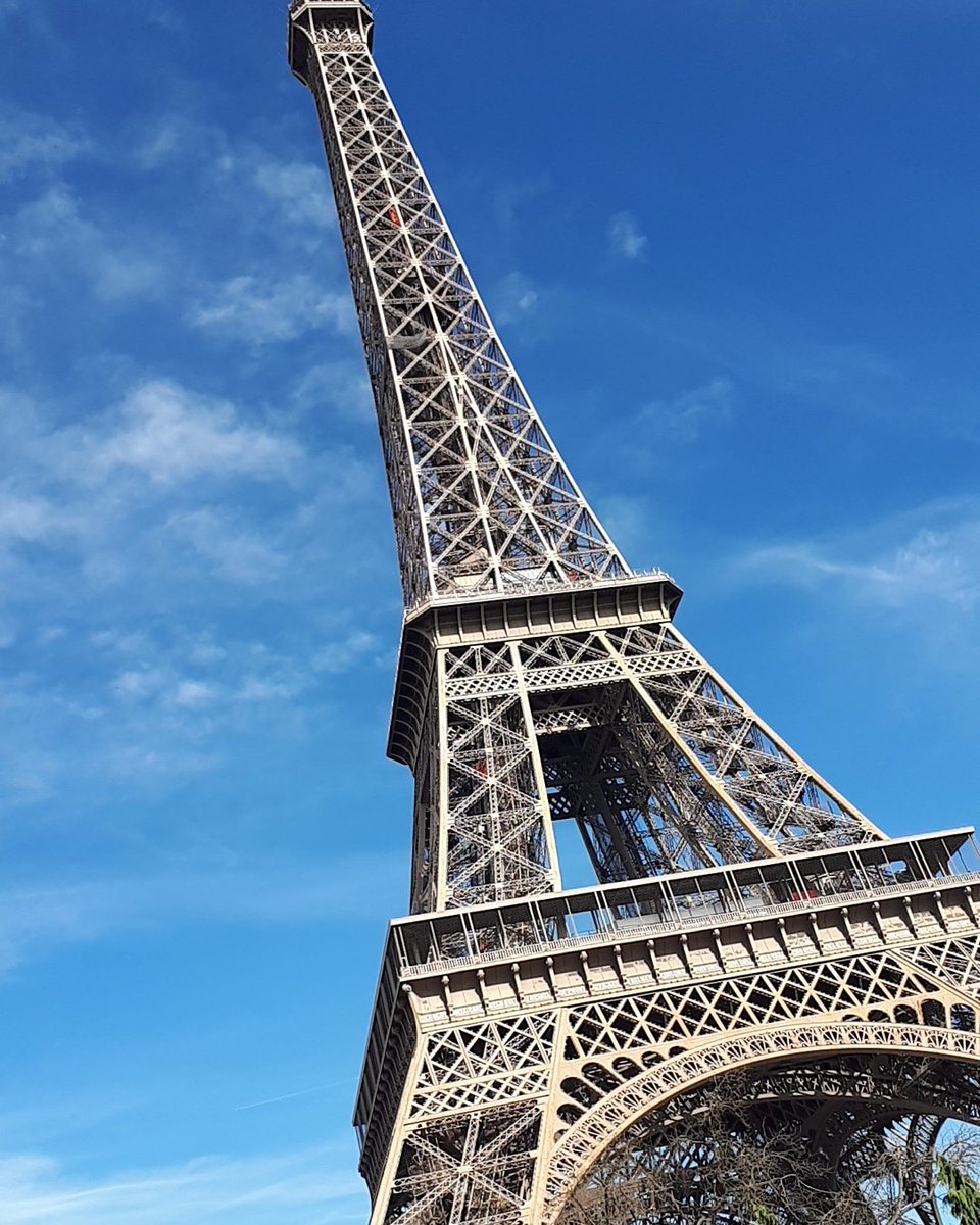 MWoodward90's tweet photo. Eiffel for this city hook line and sinker 😍❤ #Paris #EiffelTower 🗼 @contiki #ContikiSteph #ContikiWoody #LondonToRome #LondonToAthens #LG29D https://t.co/xiqtFj4MXk
