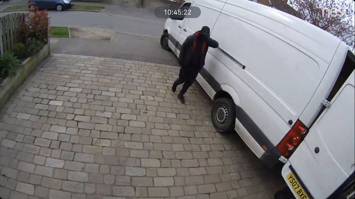 Mikeyjhamilton's tweet photo. Please Share and catch these Bastards 10:45 am today reversed on my drive and stole all my tools out of garage. Reg YS07 BXF https://t.co/tcNULntPbk