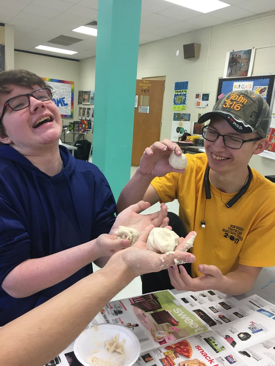 ECrewsArt's tweet photo. Art I experimenting with science and math to make play dough! Art materials can be homemade! #messyartroom #sjhsart #Sjhstrojans https://t.co/w4dHSSkCF2
