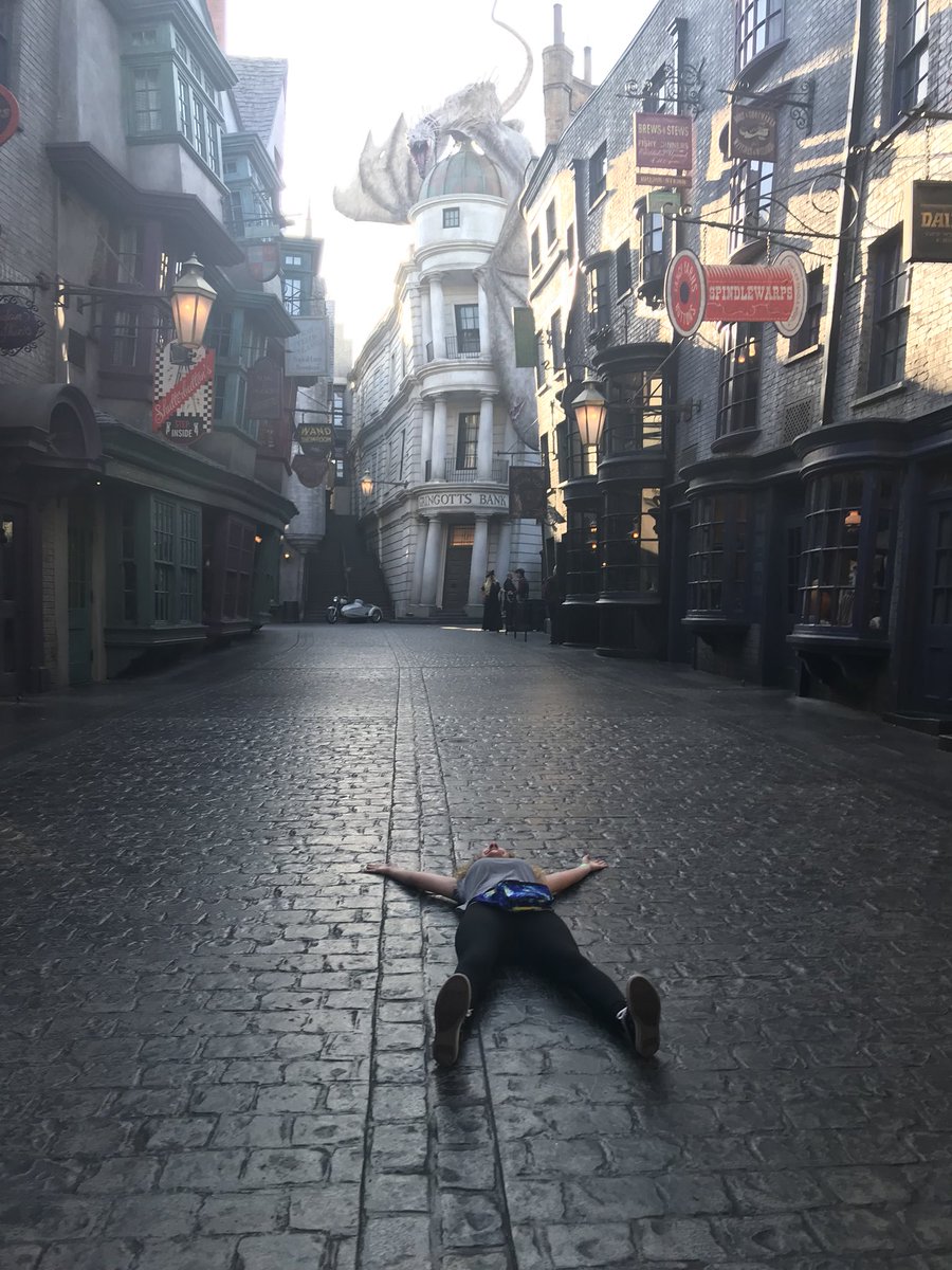 iliketurtles183's tweet photo. probably the coolest pics from #GradBash2018 https://t.co/MHKtD072Cr