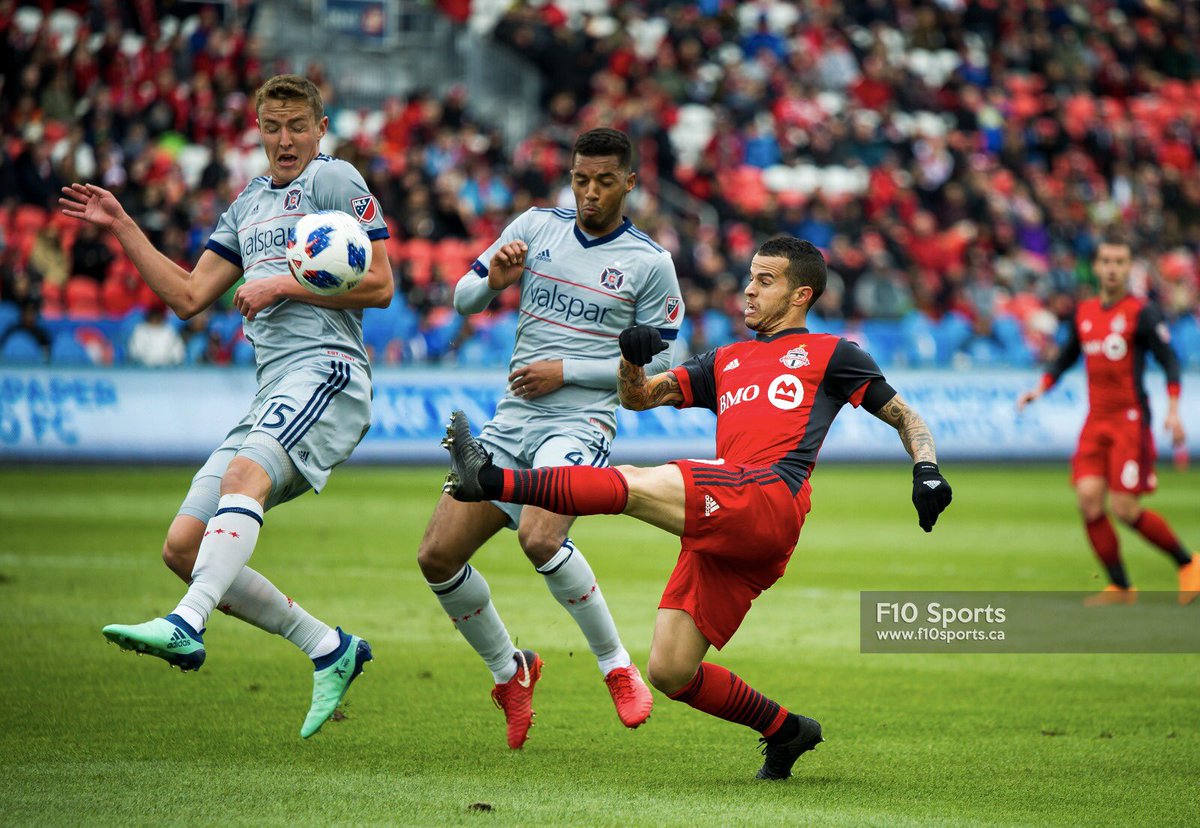 f10sports's tweet photo. FACES > Sebastian Giovinco attempts a cross during the Major League Soccer match between Toronto FC and Chicago Fire.
#MLS #MLSLive #TFCLive #TorontoFC #ProstAmerika #BMOField #SportsPhotographer #Nikon #TORvCHI #F10Sports #SebastianGiovinco #SebaThings #AtomicAnt #TheAtomicAnt https://t.co/3L1XTF49iz