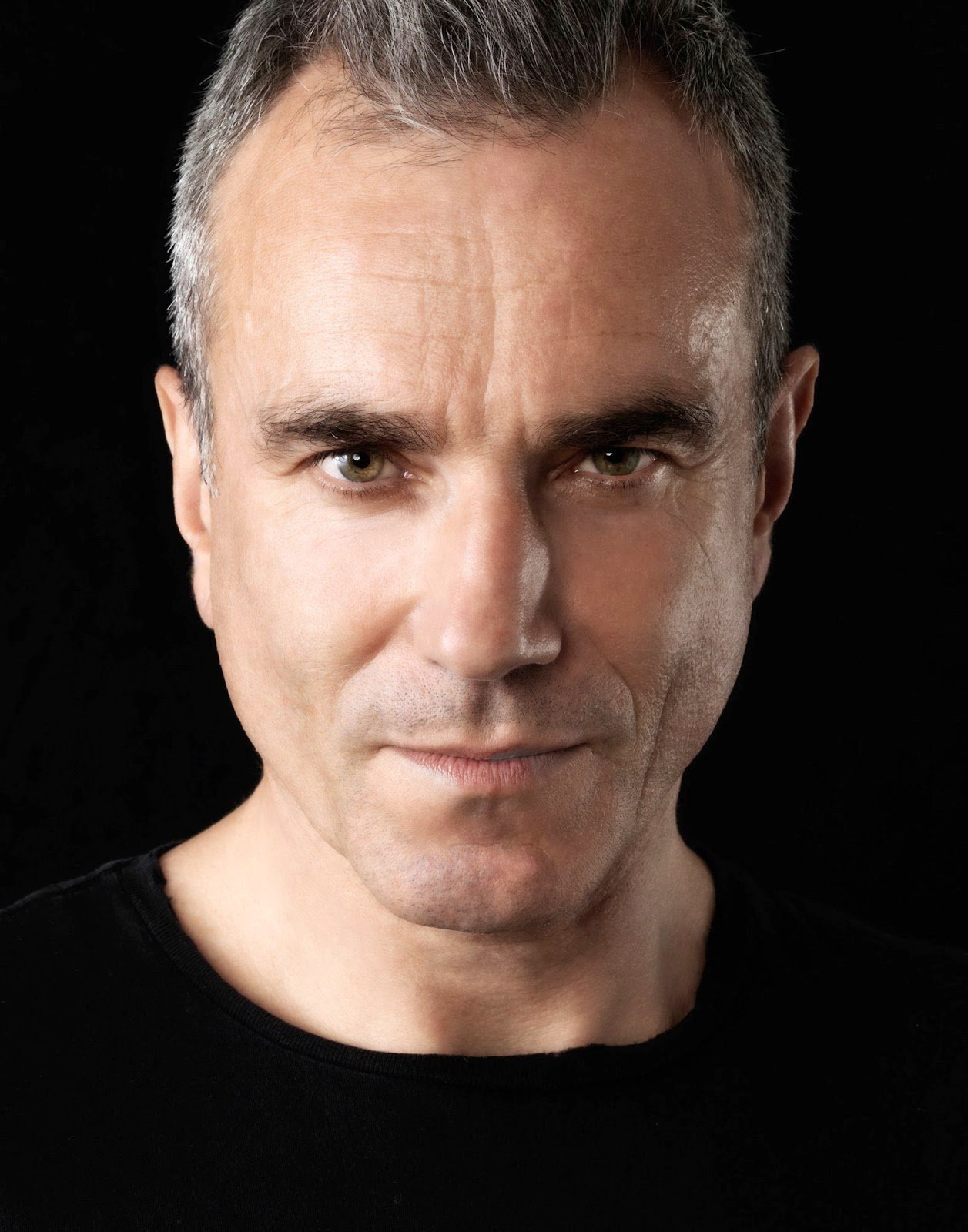 Happy 61th birthday to the one and only Daniel Day Lewis. 
Best actor alive ...Ever!!!! 