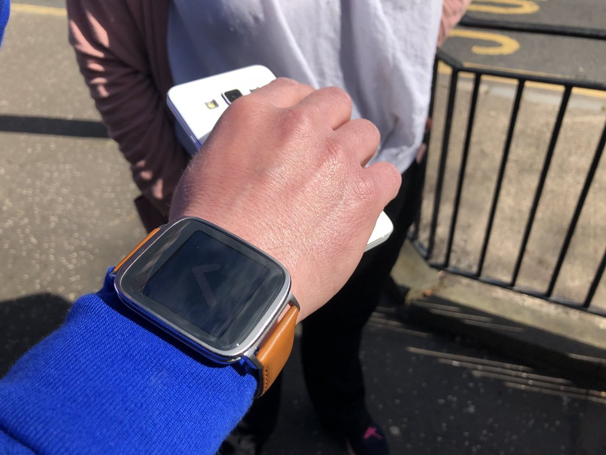 waytoB_'s tweet photo. The team from @Edinburgh_CC also got the chance to try out #waytoB to go on a journey.
The app on the watch ⌚️ guided them to the closest bus stop 🚏 and showed them where to turn ⬅️ and where to cross the road. 🛣
#EdinburghCityCouncil
#AssistiveTechnology https://t.co/gyDbqLp8HP