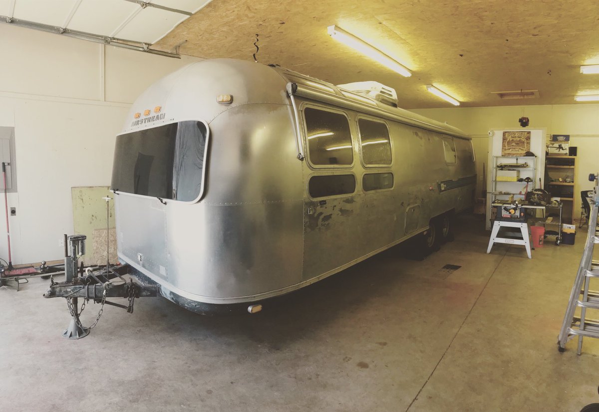 2explorers's tweet image. The Airstream is in the new shop. Time to get busy again.