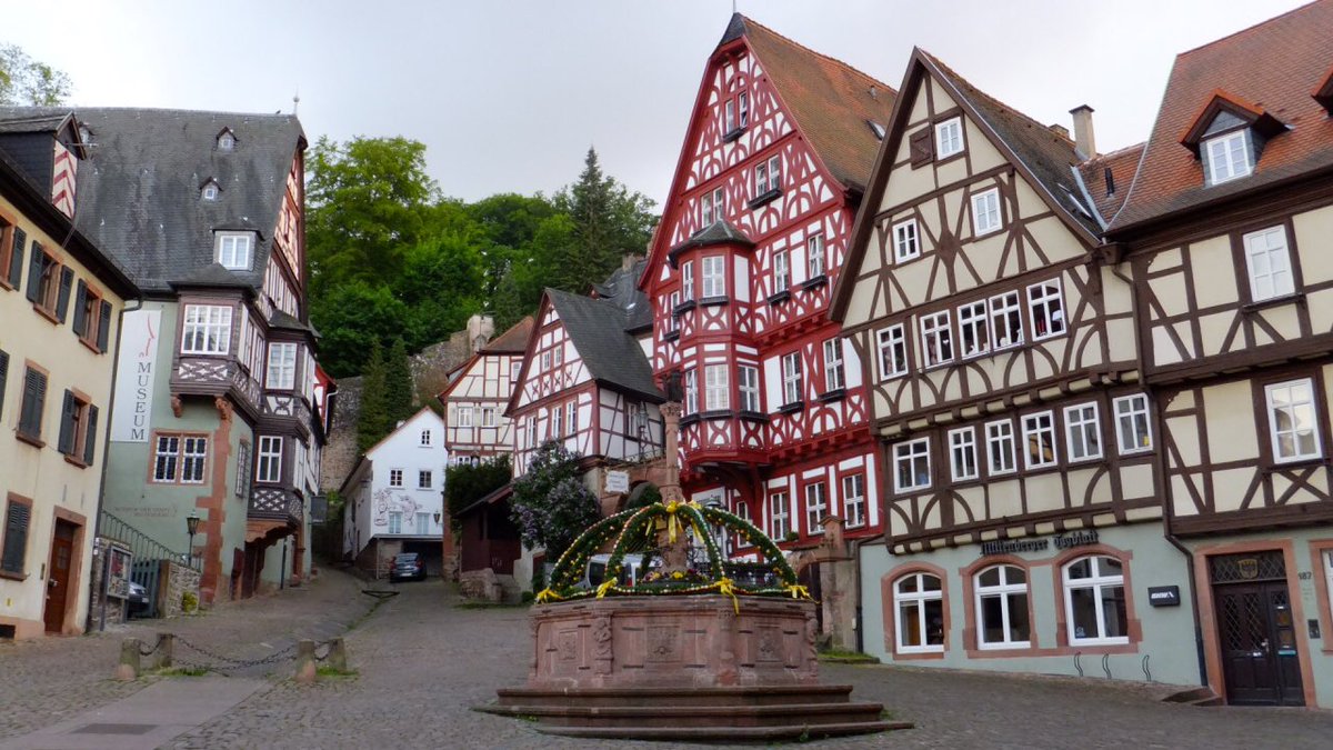 Frede8Hi's tweet image. 一番好きな国、ドイツ。その中で一番好きな街、ミルテンベルク。ここの街は一番よかった。きれーな街だった