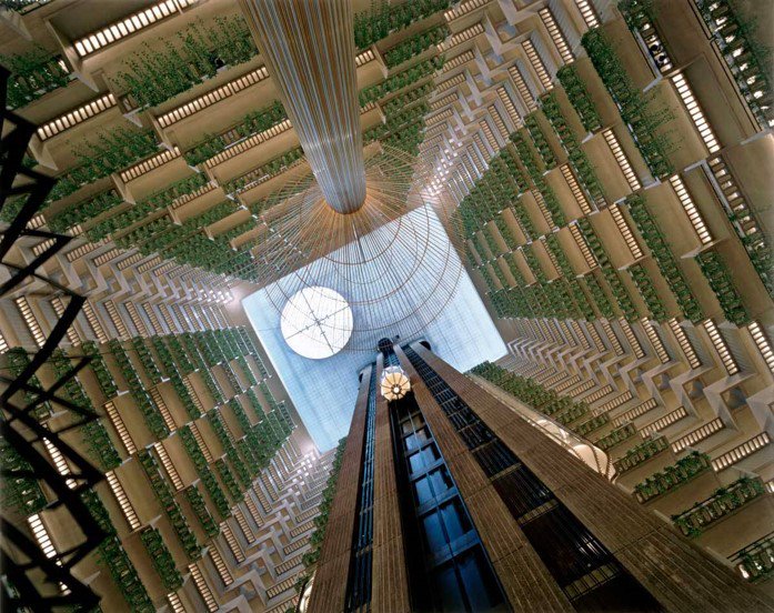 “Los arquitectos en el pasado han intentado concentrar su atención en el edificio como un objeto estático. Creo que las dinámicas son más importantes: las dinámicas de las personas, su interacción con espacios y condición ambiental.”
John Portman, arquitecto estadounidense. https://t.co/1C3tgT0lnL