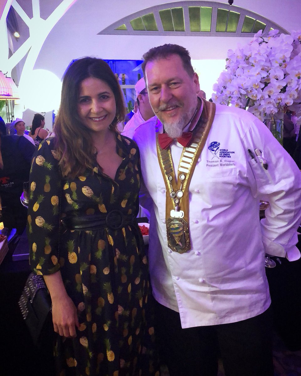 IbericosTorreon's tweet photo. La #OriginsParty de @ClassicFineFood Singapore también nos dejó momentos de grandes reencuentros, como el que tuvimos con el Presidente de #WACS /#Worldschefs. ¡Un placer volver a verle Chef #ThomasGugler! #IbericosTorreon https://t.co/2e18ZFdAGu