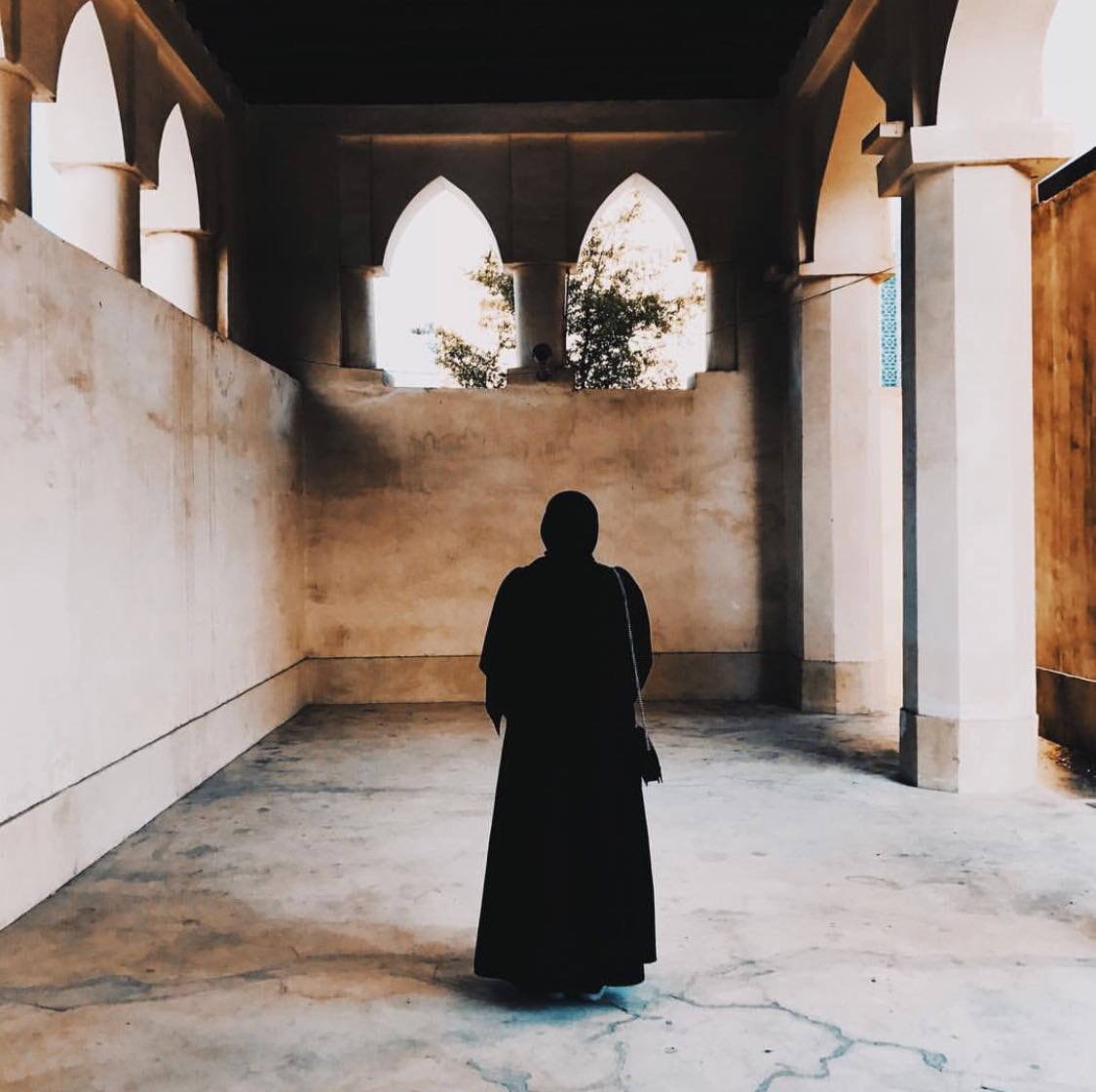 "عِش بالطريقة التي تحب، لا بالطريقة التي يحب الناس، افعل الأمور من أجلك لا من أجلهم" 🖤 

- نور الحميدي (فريق العمارة / فريق الإعلام)

#DarAlMahaQU 
#QatarUniversity