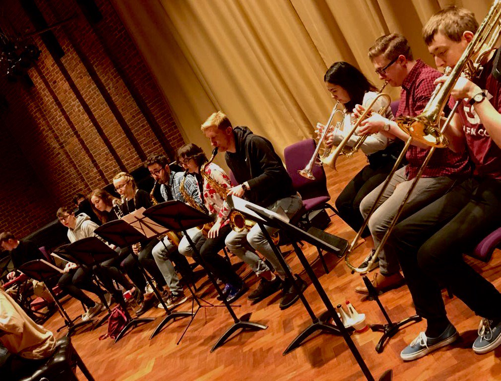 UoSMusic's tweet photo. We're celebrating @IntlJazzDay @unisouthampton by rehearsing for our special gig with #Grammy-winning @billlaurance on Fri 11 May @NSTheatres #NSTCity.
Why not join #JazzDay by buying your tkts today?
🎟️https://t.co/uWsQ2Uyfyn🎟️🎹🎶
#MusicatSouthampton #InternationalJazzDay https://t.co/ZkrtRphLzJ