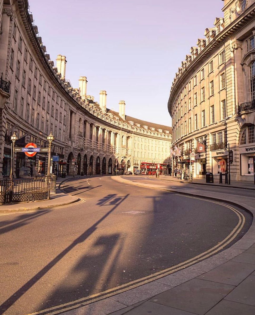 How much do you love London’s curves? 😍 

[📸 by @shotsdr]