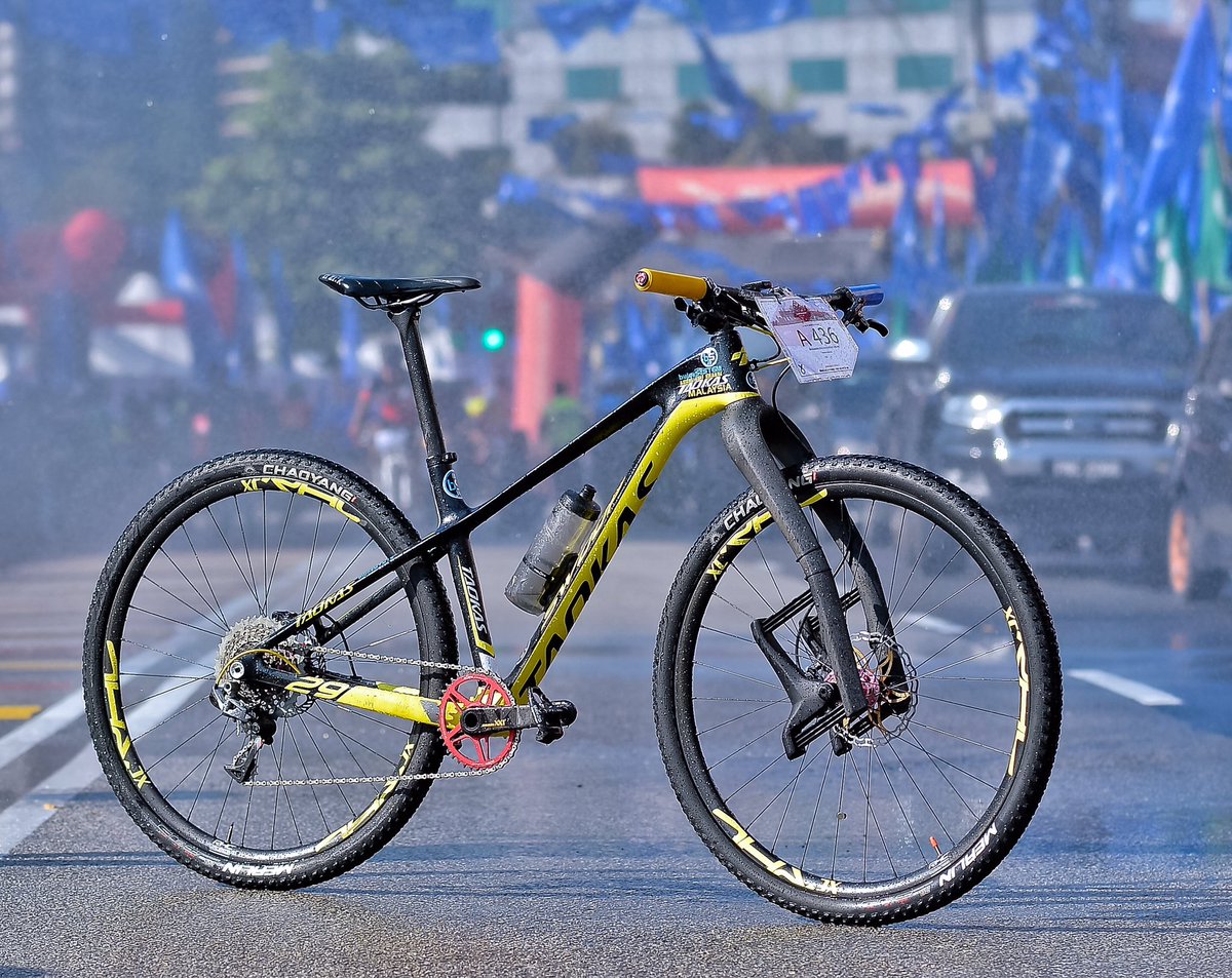 bujoee1's tweet photo. T A O K A S • Taokas PEAK 27.5 • Taokas SWOOP 29er
#peak #swoop @taokasmalaysia #laufforks @laufcycling #morphcomponents @morphcomponents #sram #xx1 #gx @srammtb #rhccomponents @rhccomponents #fidlock #fidlockbottle @fidlock_gmbh #redmonkeygrips @RedMonkeySports 📸AiditNurfan https://t.co/Gv4cJL408f