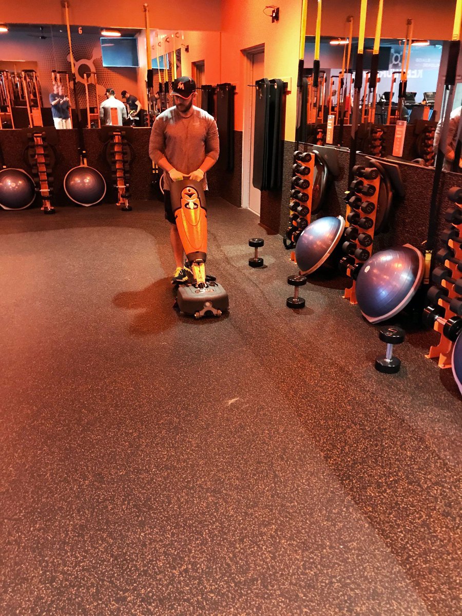 FactoryCleaning's tweet photo. Great demo done this weekend with an @OrangeTheoryYVR. You can't beat that clean-stripe from the Bulldog Micro ๐ชhttps://t.co/tPZ7Q3MIZ2
#BulldogClean #gym #GymRewards #fitness #CleanUp #CleaningTips #cleaning https://t.co/kgQVW2aI1r