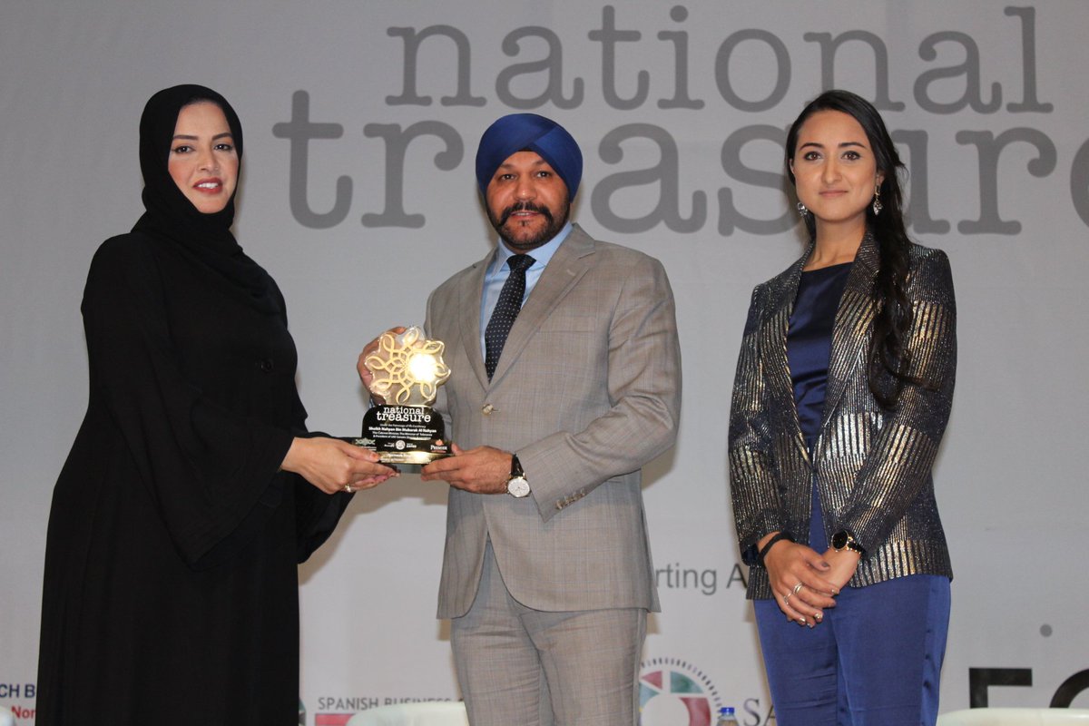 planbgrp's tweet photo. Thank you @Treasure_Nation for bestowing the 'Extraordinary Achiever - Man of the Year' Award to Plan b Group Founder &amp; Chairman @_HarmeekSingh _. Congratulations to our visionary Leader for another feather on his cap. 
#ExtraordinaryAchiever @YearofZayed #ManoftheYear #TeamB https://t.co/Ug5xXMJEhQ