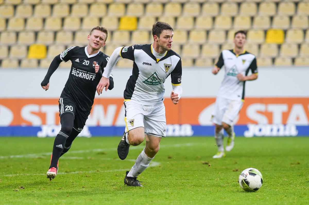 Alemannia_AC's tweet photo. Alexander #Heinze bleibt ein Alemanne! Der #Alemannia ist es gelungen, einen weiteren Leistungsträger an den Klub zu binden. Alexander Heinze verteidigt auch in der nächsten Saison 2018/19 für die Schwarz-Gelben. https://t.co/9vwckIyyW5
