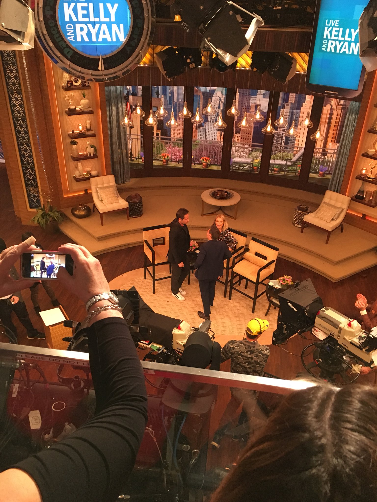 2018/04/30 - David on Live with Kelly and Ryan DcCQbgGW0AAoRlm