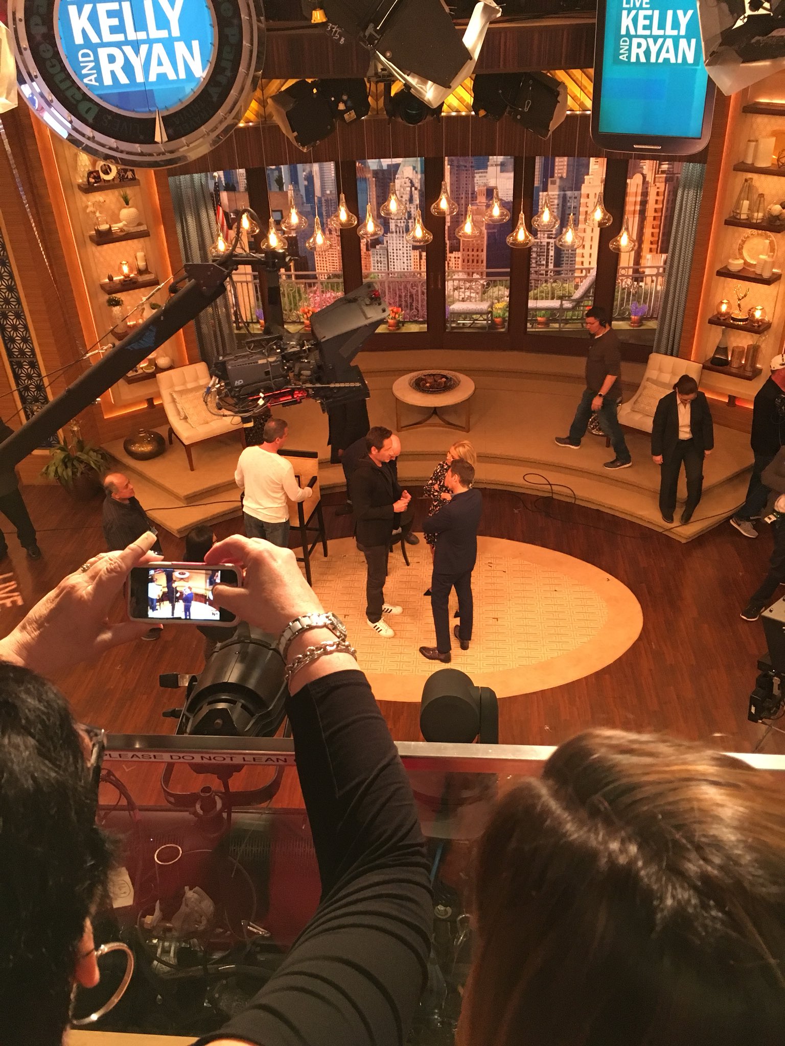 2018/04/30 - David on Live with Kelly and Ryan DcCQlIQX4AA1qyP