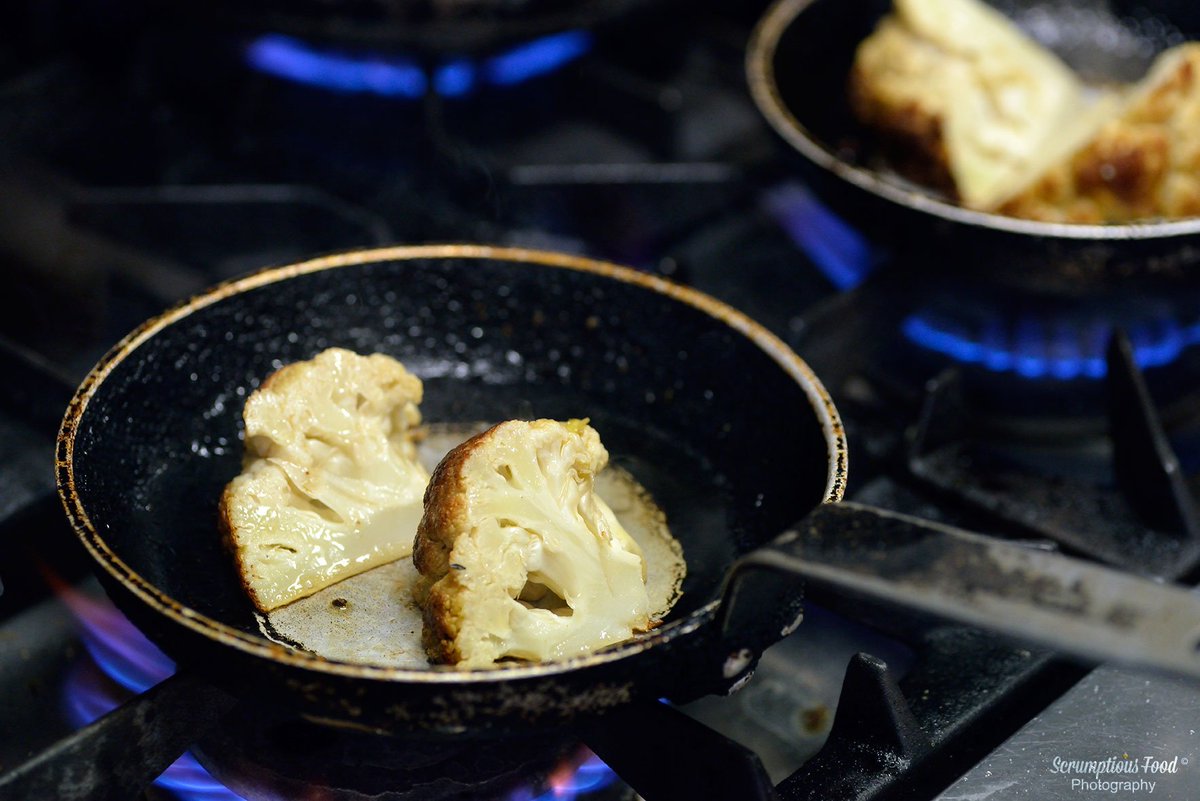 SFoodPhotog's tweet photo. I love ethical food, and nothing captures the exquisite nature of good vegan food like this cauliflower being prepped. 

#vegetarian #veganfood 
https://t.co/nvNV4PykNc https://t.co/wSlEjD7nxu