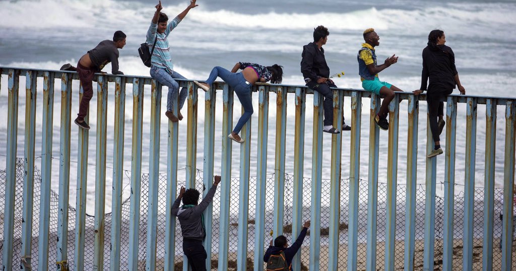 KatTheHammer1's tweet photo. This must be the 'BLUE WAVE'  the Democrats keep talking about. 🌊🌊 https://t.co/qEIO4nzllC