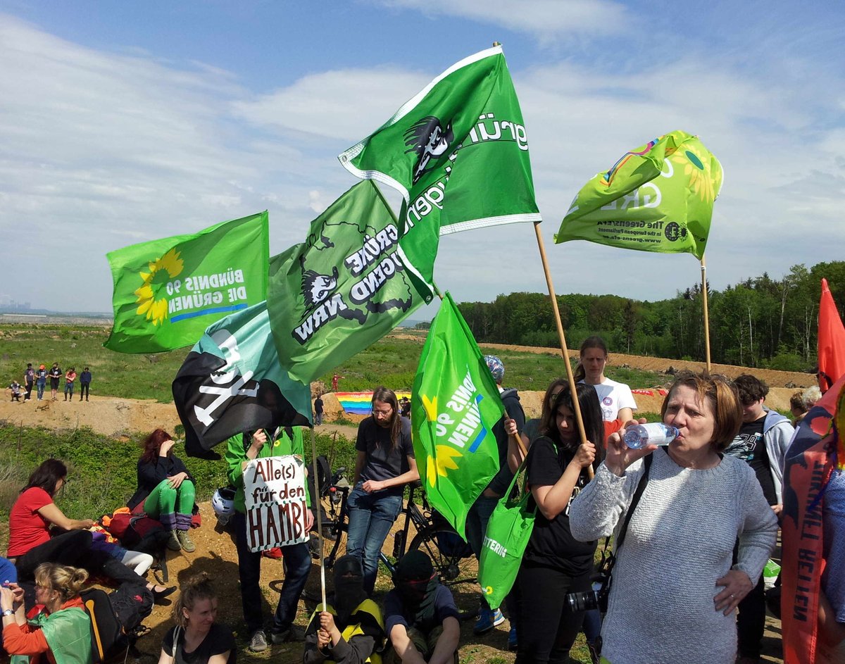HambiBleibt's tweet photo. 40 Yrs. of #ecological #resistance to #coal #mining in #Rhineland action showing the majority #opposition to #extractionism of #FossilFuels as post #COP23 #SB48 normalizes it with mass #repression of #Hambi #ClimateJustice #activists with erossion of #civilrights
#DirectAction https://t.co/CwGMw3zY2I