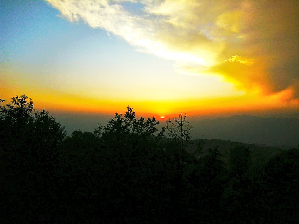 letsgosightsee's tweet photo. #Just a #sunset #OVER the #mountains. But the colours #of the sky...
#clouds #bluesky #Himalayas #dalhousie #chambadistrict #HimachalPradesh #IncredibleIndia #letsgosightseeing #happyfeet #lifeoftravel #coupleswhotravel https://t.co/VfehPAWinb