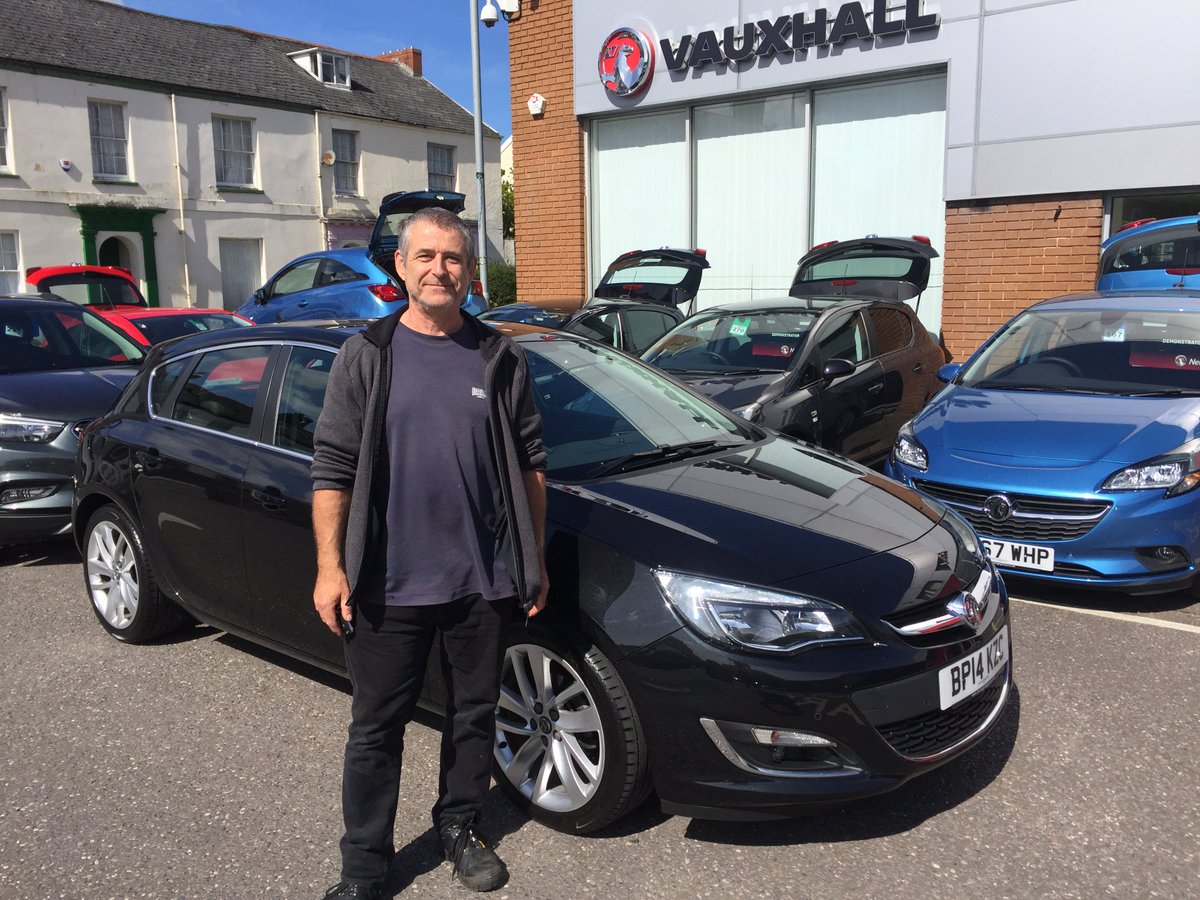 CountyVx's tweet photo. A great selection of some of our superb customers collecting their shiny new cars from us over the last few days! We cannot thank you enough for buying from County Vauxhal Barnstaple! Happy motoring #ThumbsUp #OurCustomersAreTheBest https://t.co/FxkzKsL9iH