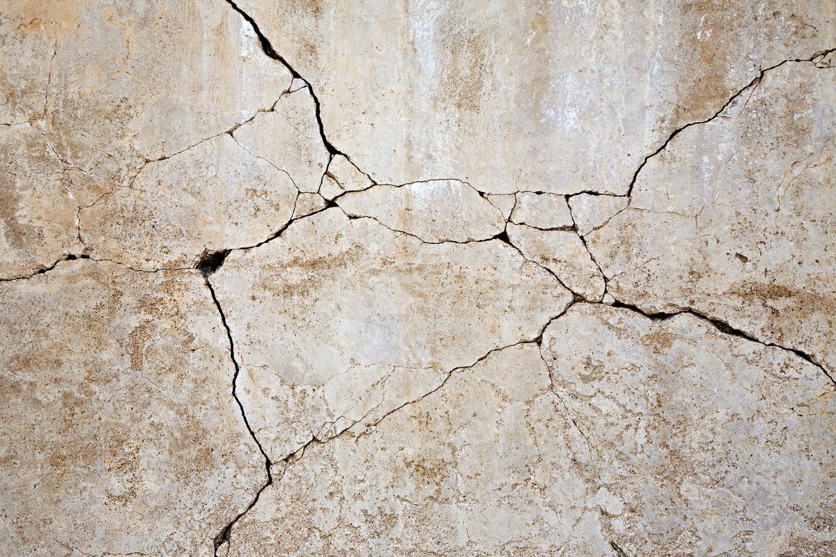 PopMech's tweet photo. Why #concrete cracks and how to fix it https://t.co/AvD8dA3lAz #DIY #AskRoy https://t.co/2F6ULHG8tF