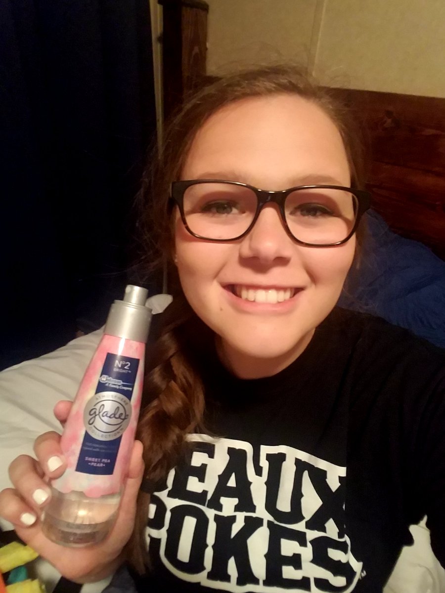 AmyMSU's tweet photo. Love using the @Glade fine mist spray to leave a nice scent in my room! What's better than going to sleep in a room that smells great? #GoItFree https://t.co/2YAGccc0Ka