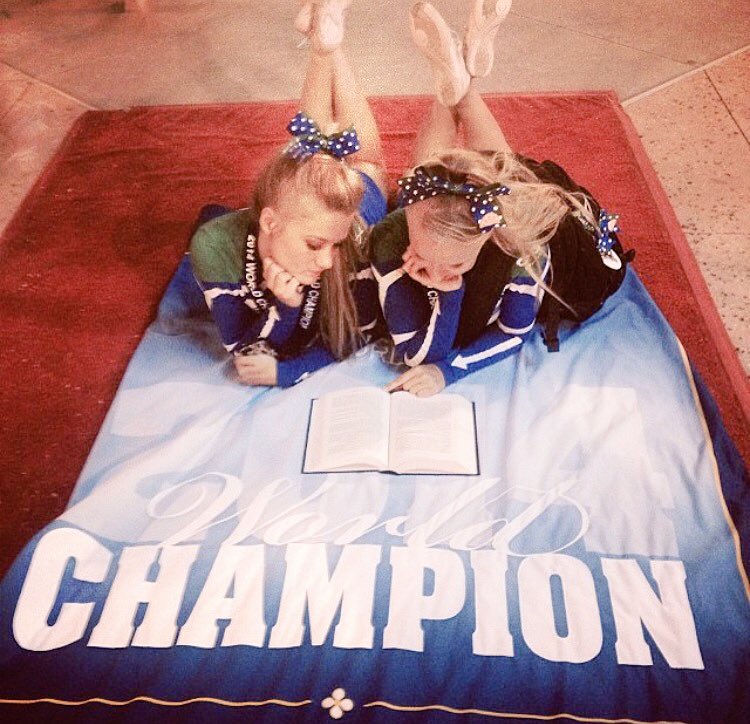 AshlynProctor's tweet photo. This will forever be my favorite throwback! Ready for the girls to bring back number 9 today!! 🍊📖 #readyourlife #oc4l https://t.co/Mve8AMQcs0
