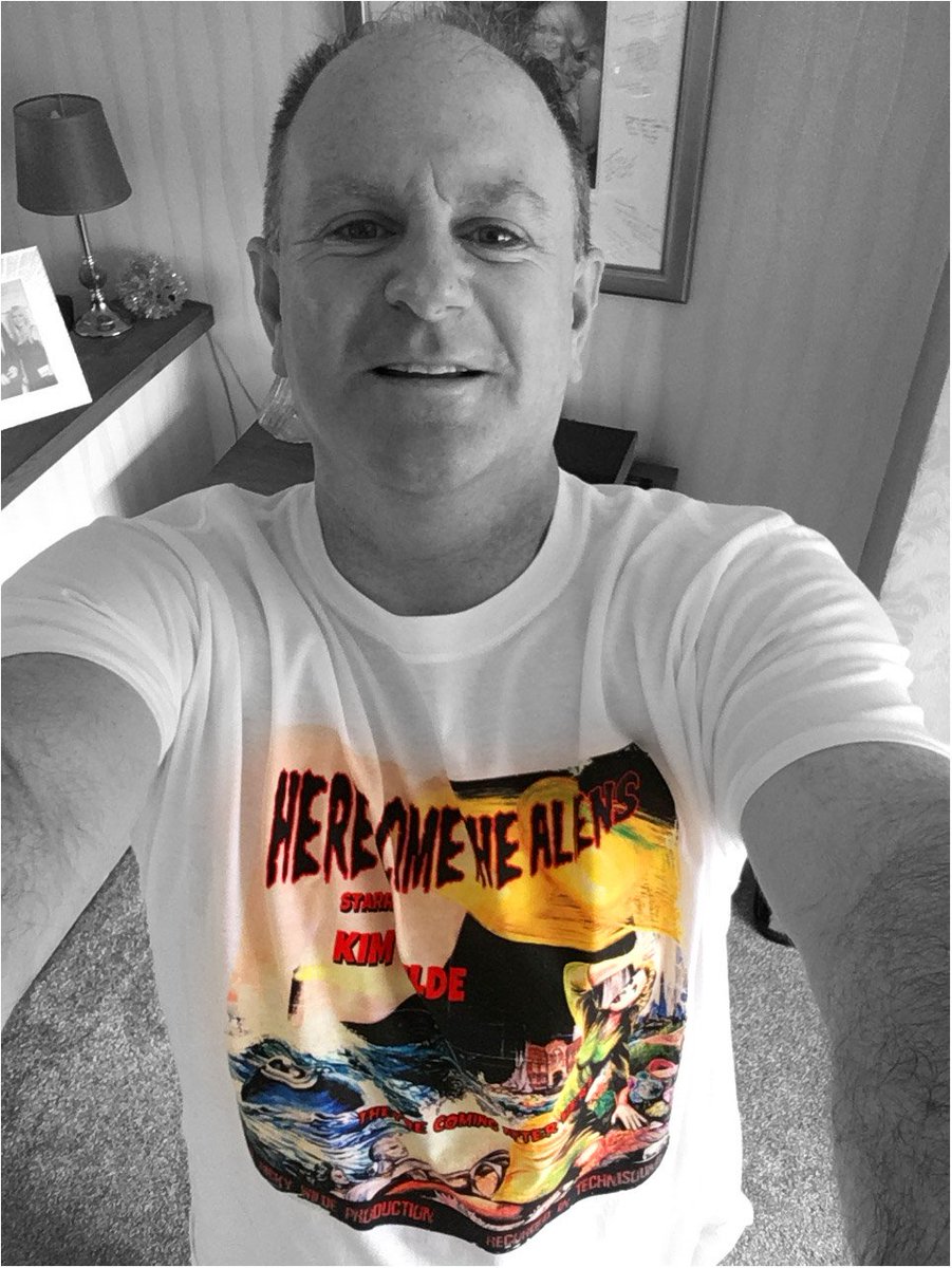 image_i_nation's tweet photo. Ready to rock with @kimwilde @scarlettwilde @Wildericky @coopsthetash @Emilydrums @steviepwr @neiljonesguitar @mandywilde2 for the last show of the awesome Here Come The Aliens Tour tonight at Lowry tonight #kimwilde #mightbuyanothertshirt #stereoshot #kidsinamerica https://t.co/rVSbOuXwqf