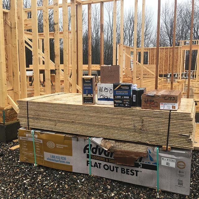 BigBearUSMCVet's tweet photo. #mondaymorning Framer Meeting #squeakprevention with @huberwood #advantech with #advantechsubflooradhesive #framerlife #springshowers #upstateny https://t.co/oJn1cTLZQM https://t.co/QvyRNU8g7X