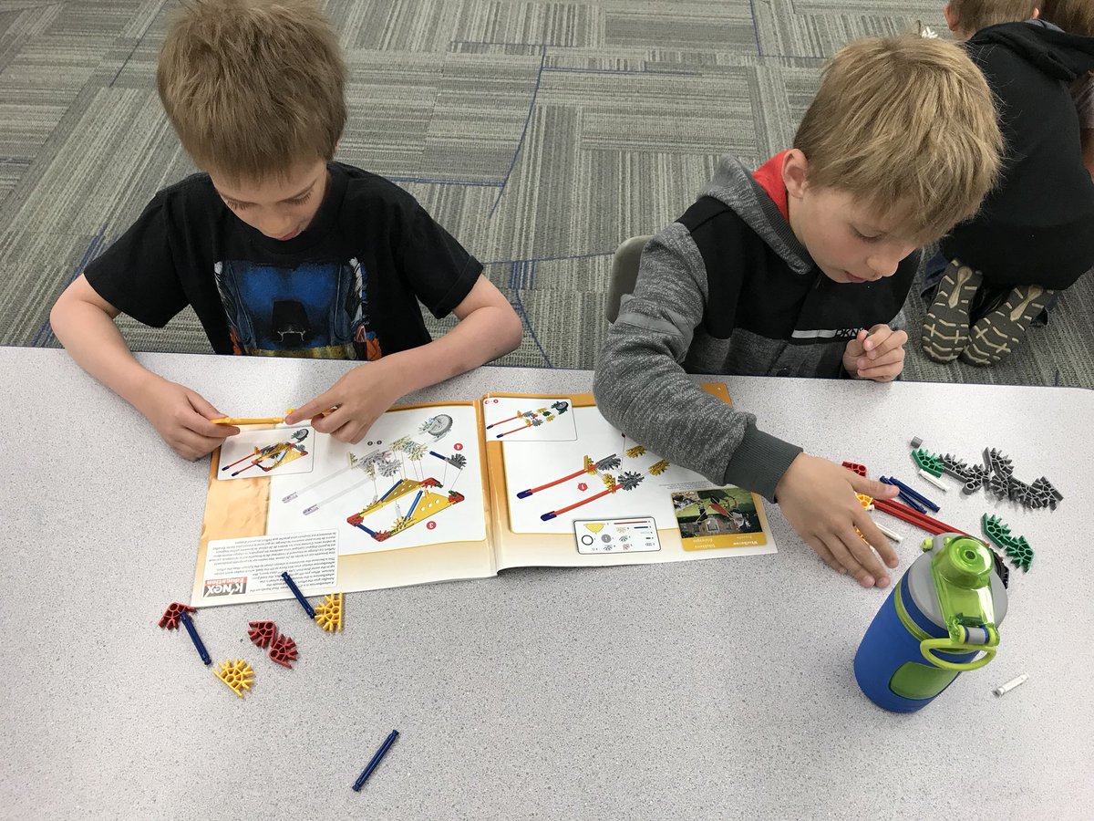npeterson09's tweet image. Building simple machines!  #sciencerocks @KristenSeeger @nicksofio #ALASConnectED