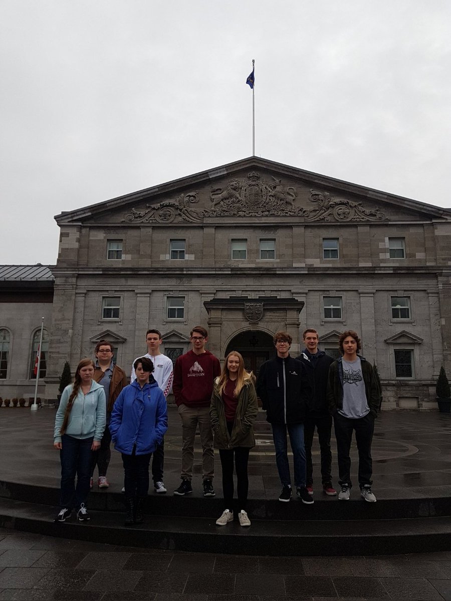 Dgtl_Historian's tweet photo. Last week (April 23-27) #DHP2018 took a class trip to Ottawa. We went on walking tours, an Indigenous walk, Rideau Hall, the National Gallery, Library and Archives Canada, and so much more. It was a phenomenal and educational trip, and all of us had a wonderful time. (📸: @Ash0r) https://t.co/aE32rUrwLx