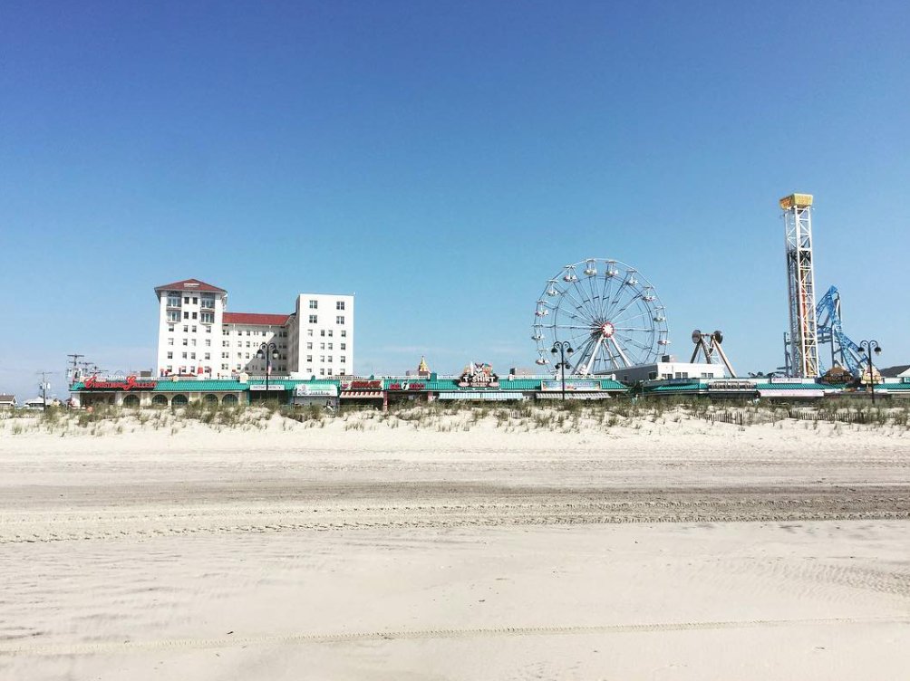 residentdigital's tweet photo. The Historic @theflandershotel, build in 1923 and known as “The Jewel of the Southern Jersey Shore”, offers the finest in luxury accommodations &amp; amenities. 
#resident #residentdigital #theflandershotel #luxury #travel https://t.co/zwuuRcwP8V
