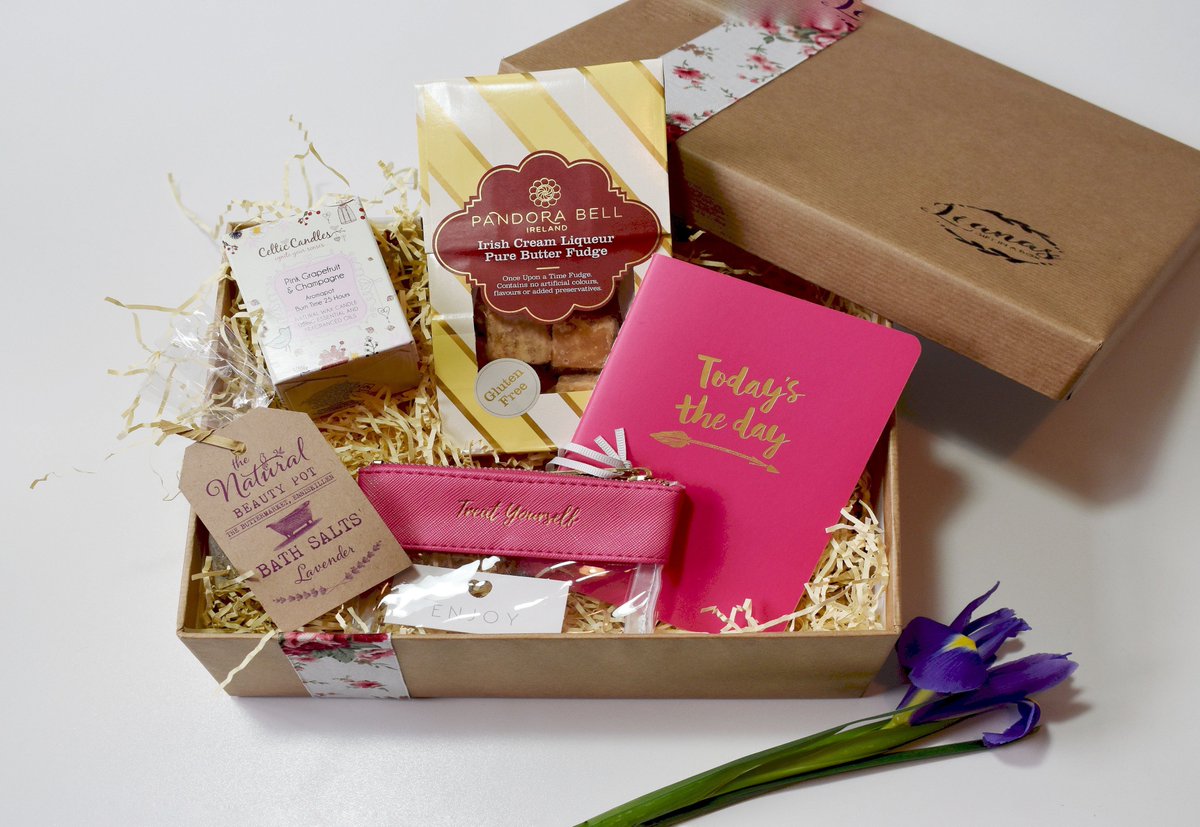 leanasgiftbox's tweet photo. Time for a bit of #Mondayfun 😄😇😄
Are you or a friend deserving of our Treat Yourself Gift Box from us! 
We want to hear about yours or a friend's funny stories and we send someone a Treat Yourself Gift Box 🎁
We think @MuireannO_C  is very deserving after her airB&amp;B mishap https://t.co/c5OzhHeZA6
