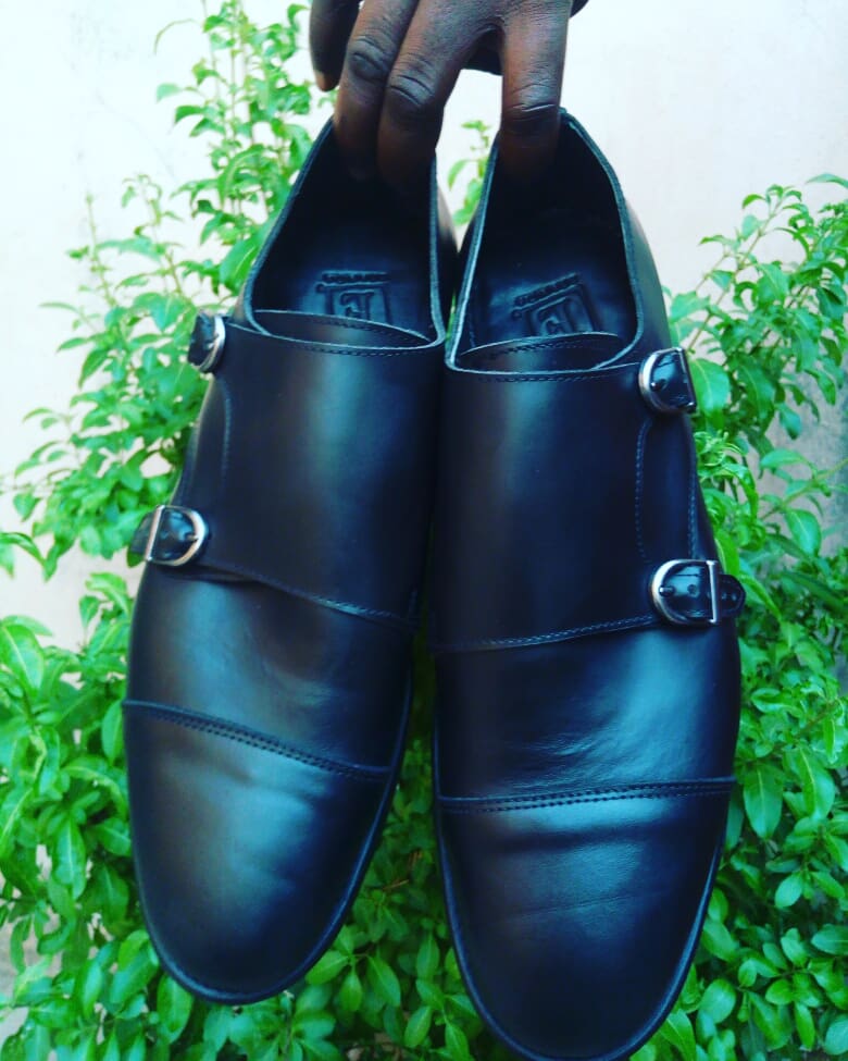 femmybabs's tweet photo. Let's epp eash oda, you epp us with money, we epp you with these shoes (the equation go come balance). DM is open. All sizes ➕ Nationwide delivery available. #Efanda #BespokeShoes #Handmade #ProudlyMadeInNigeria #Shoegame #Fashion #GetEfandalized https://t.co/b0xeKhgQ0o