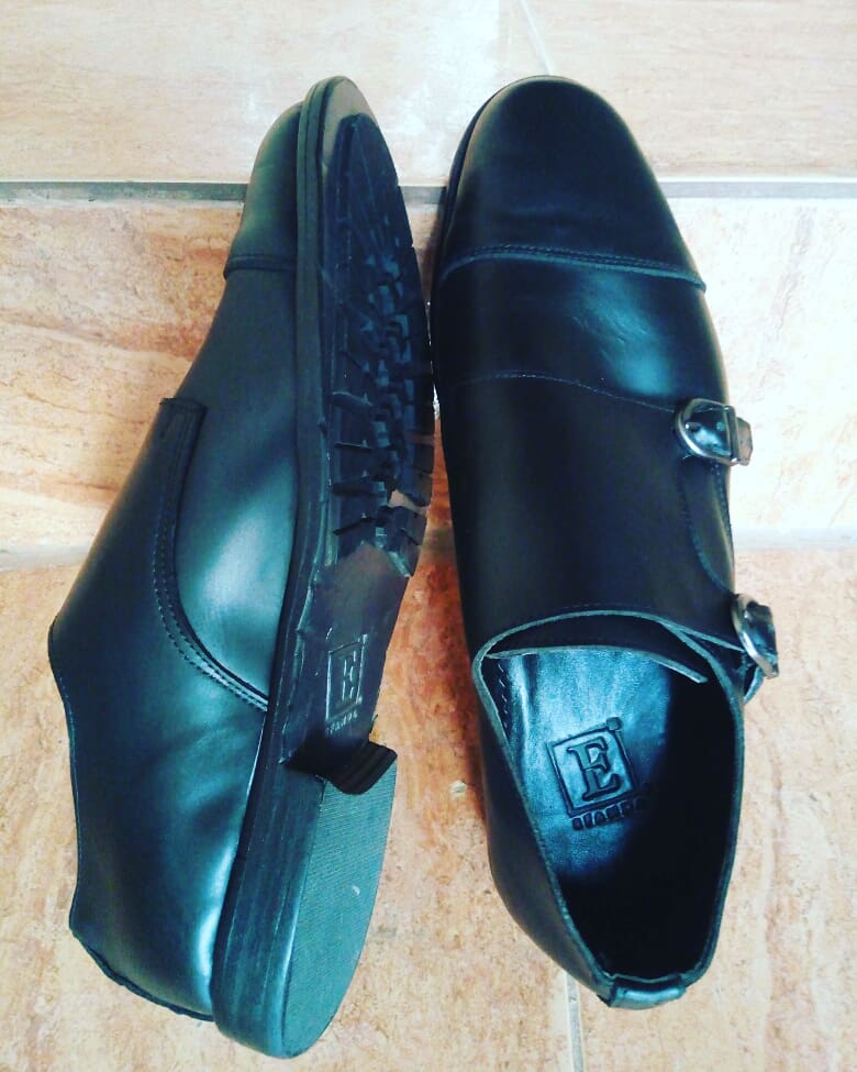 femmybabs's tweet photo. Let's epp eash oda, you epp us with money, we epp you with these shoes (the equation go come balance). DM is open. All sizes ➕ Nationwide delivery available. #Efanda #BespokeShoes #Handmade #ProudlyMadeInNigeria #Shoegame #Fashion #GetEfandalized https://t.co/b0xeKhgQ0o