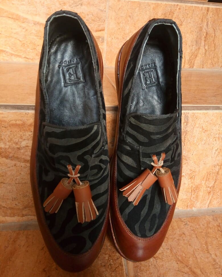 Fashionundstyle's tweet photo. RT @OlusholaGold1: RT @femmybabs: Ello efribody, your favorite shoemaker is hia again, somhun jus apun rai now...food don done. Let's talk further in da inbox. All sizes ➕ Nationwide delivery available. #Efanda #BespokeShoes #Handmade #ProudlyMadeInN… https://t.co/D4roXZnh6B