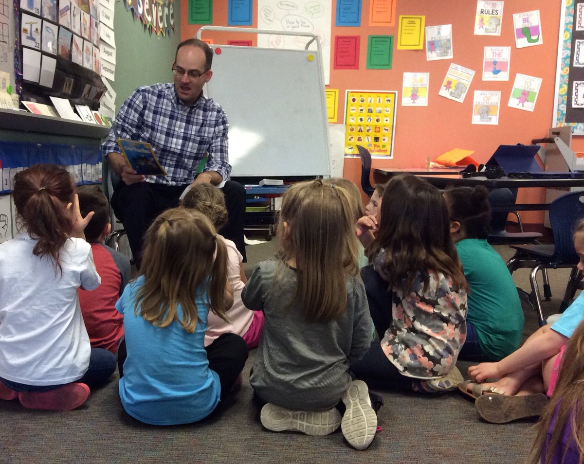 tamigrandi's tweet photo. Mr. Jon’s last visit for the year- reading about sea turtles. We enjoyed having him read to us every month as part of Real Men Read. @MCCSC_EDU @MCCSFoundation @FairviewWildcat https://t.co/qBktZgeG2N
