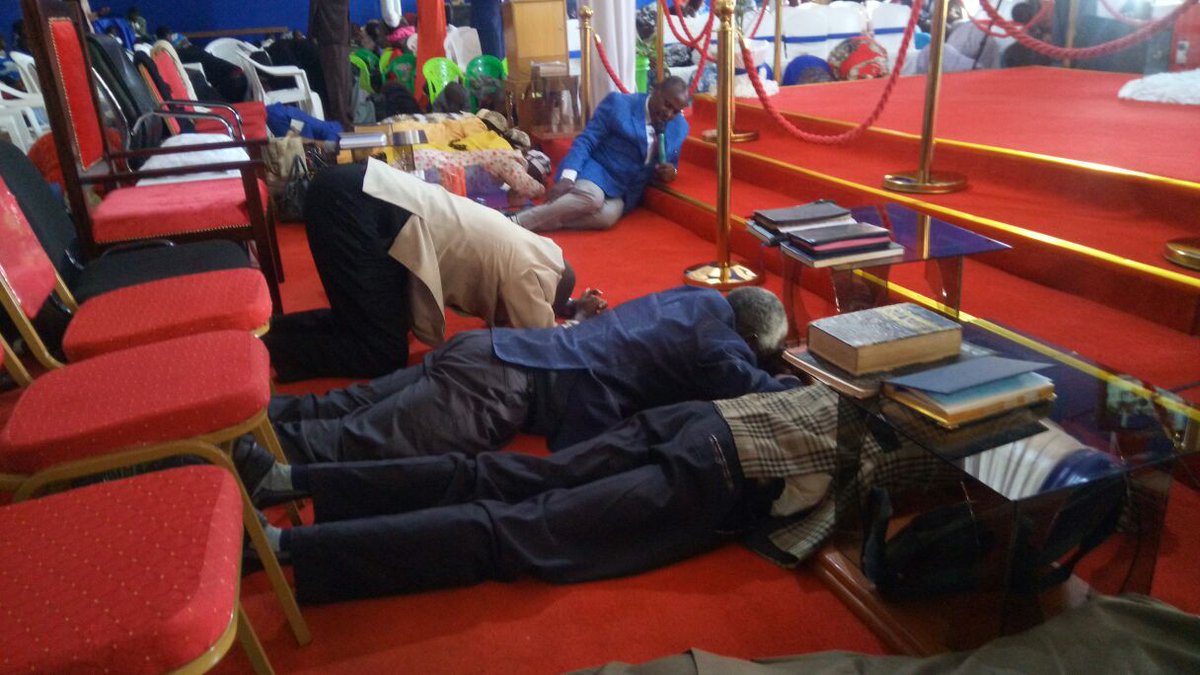 Jeff_Winstone's tweet image. Look at how people fell down in fear and shock when they saw this #GodTheHolySpiritDescendsPhysically