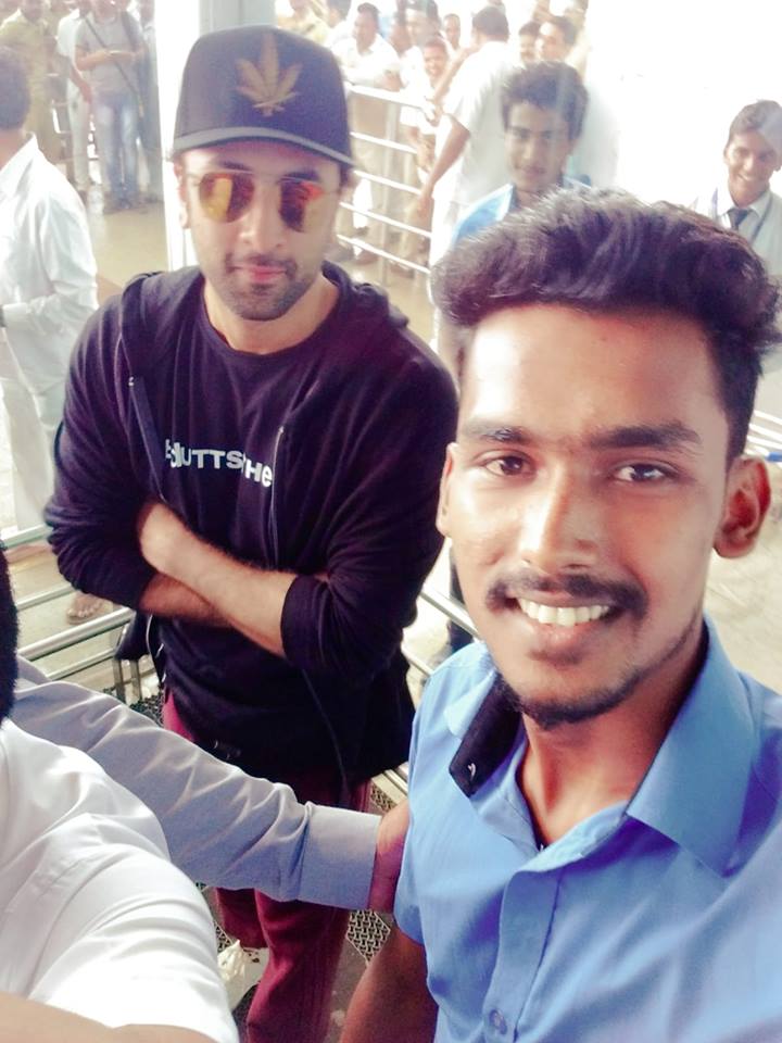 RanbirKUniverse's tweet photo. [New Picture] Ranbir Kapoor at Goa Airport today. https://t.co/JPWMjcljbe