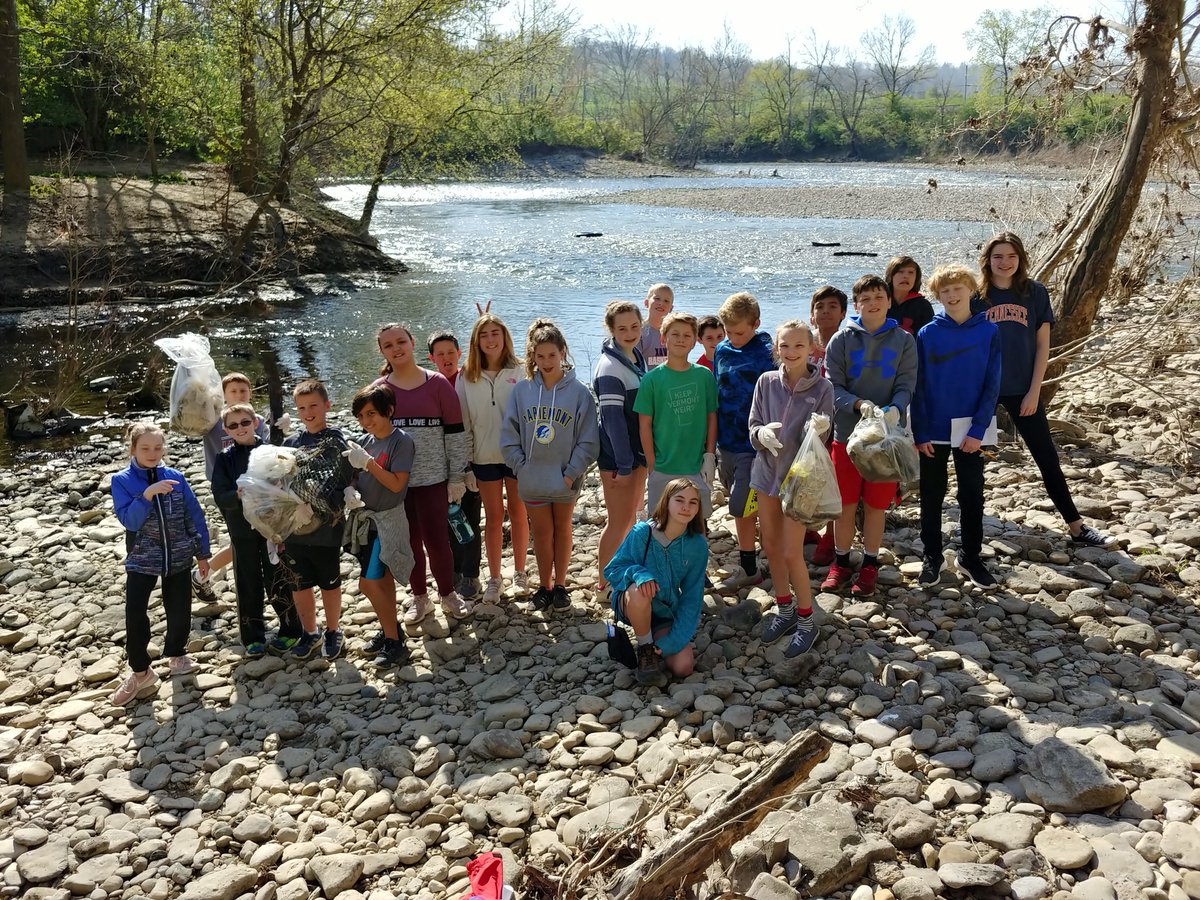 senorwolf7's tweet photo. TP 5th and 6th graders in the Hiking with Señor exploration did some amazing river clean up today! Not to mention it was a beautiful morning for a hike! @terraceparkelem https://t.co/L8Prqwoa81